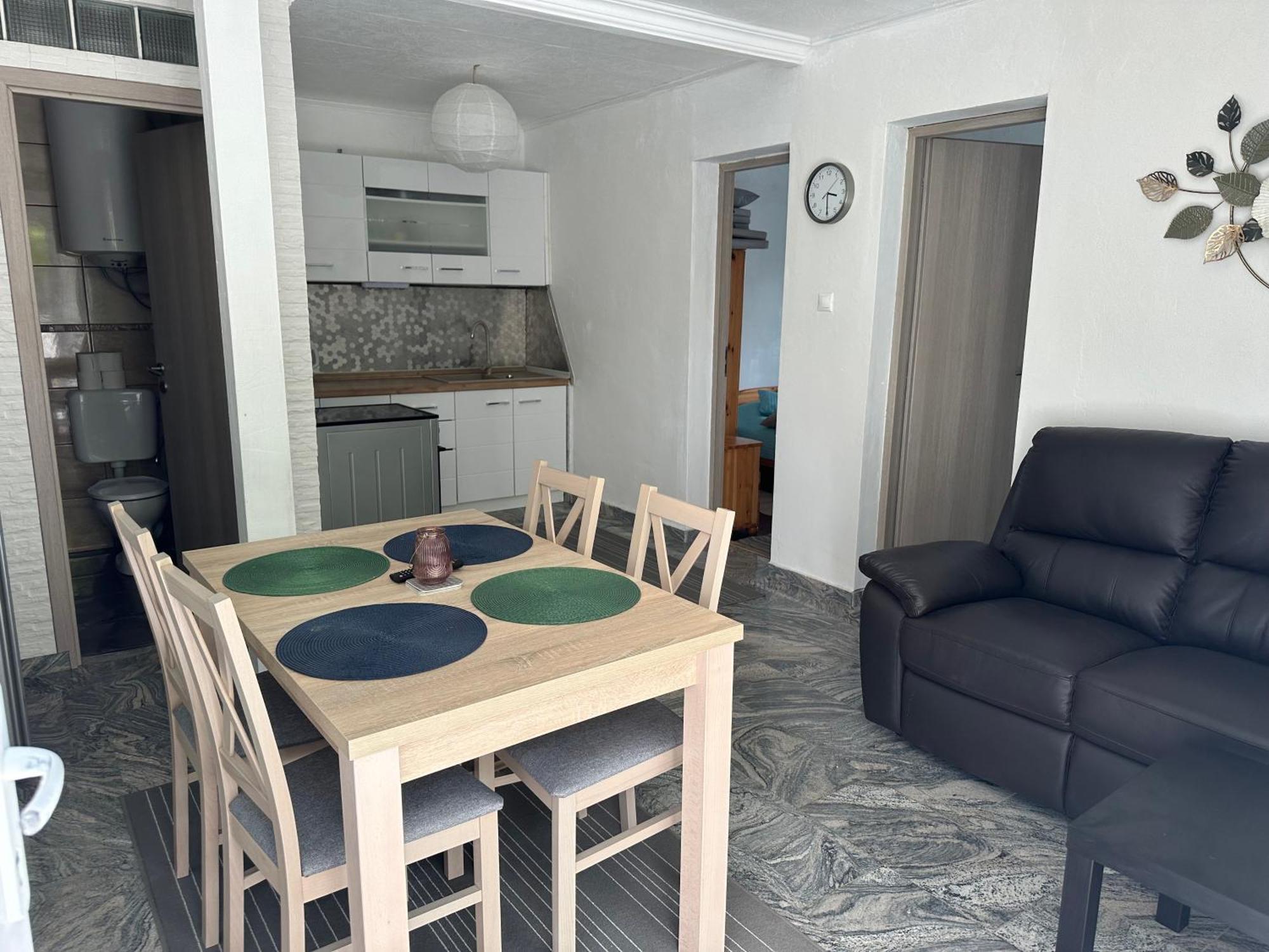 Apartments Novi Vinodolski - Povilska Buitenkant foto